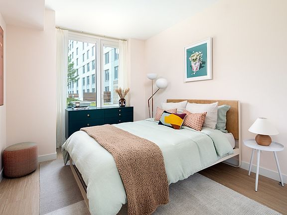 2nd image of 30-77 Vernon Blvd #424E