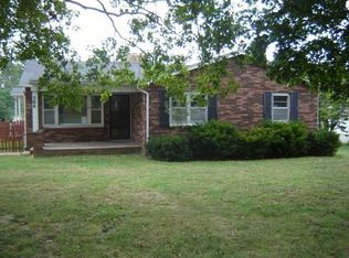 304 W High St, Aurora, MO 65605