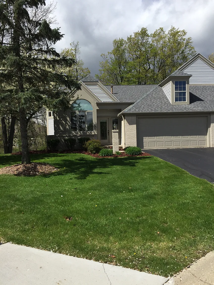 1101 Woodmeadow photo 1