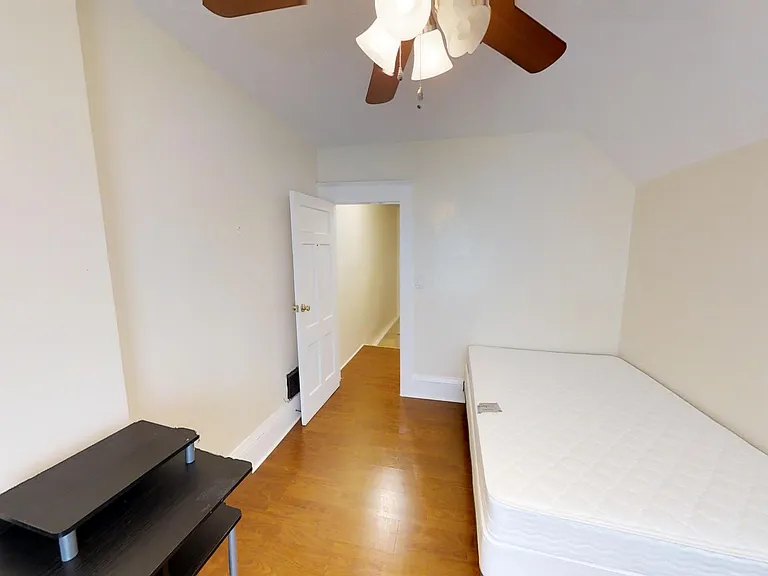 1420 E Genesee St — Photo 10