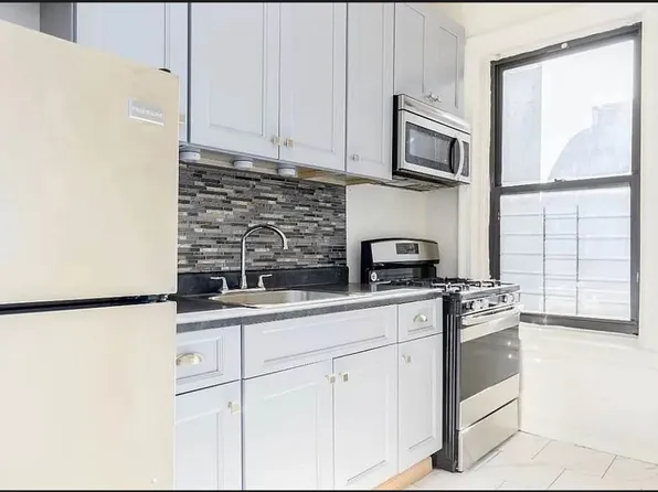 426 Eastern Parkway image 1 of 4