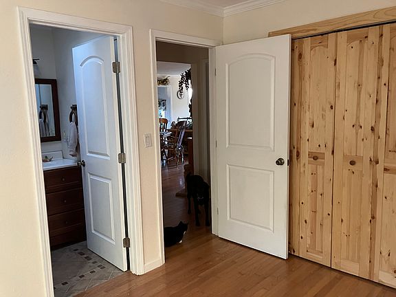 4th image of 586 Lakeview Way