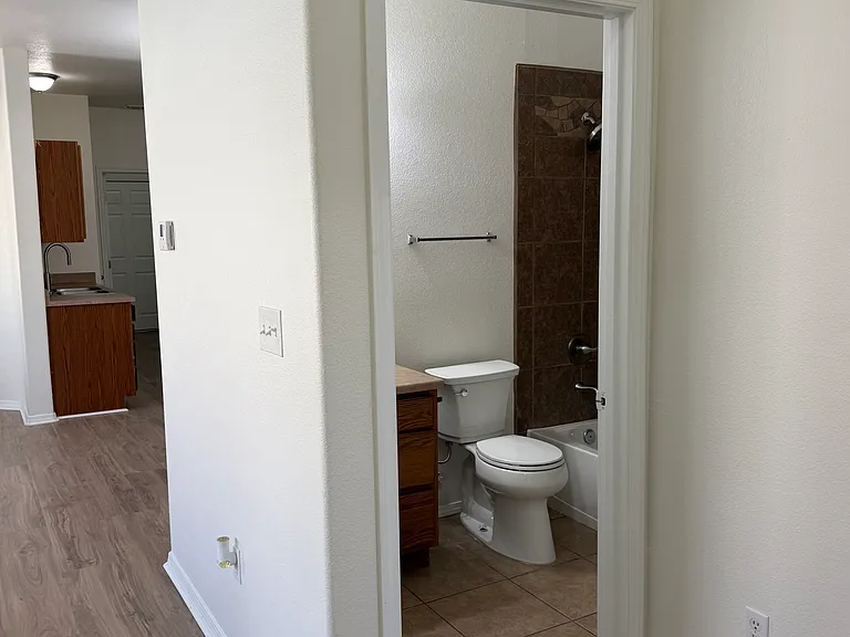 1600 Bradley Ct — Photo 17