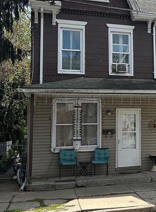 1st image of 328 327 E Weidman Scull St