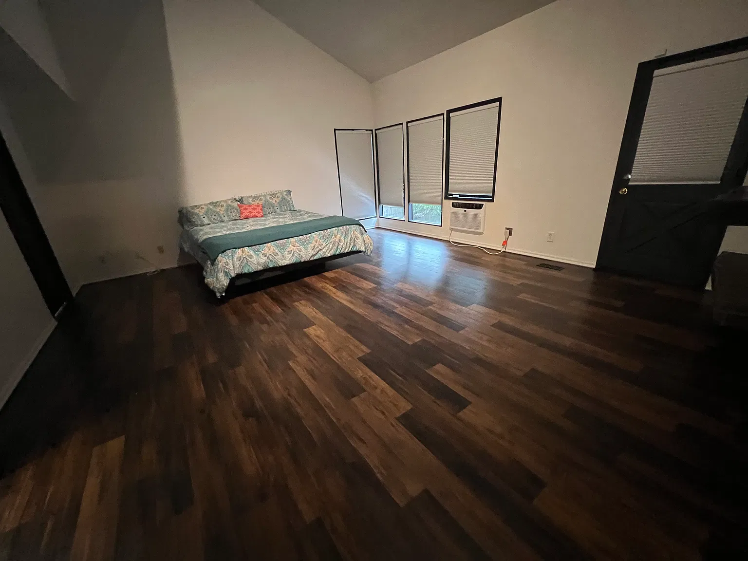 3 bed, 2.5 bath, 4000 sqft, $3,000 — Photo 2