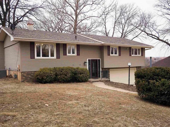 4865 Skyline Dr, Sioux City, IA 51104
