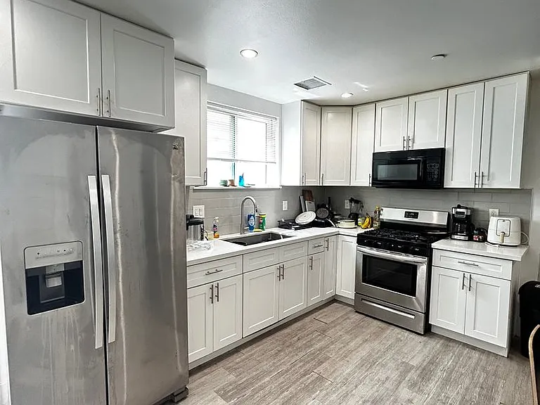 1571 1/2 W 37th Pl — Photo 16