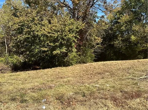 700 S Claremont Ave, Independence, MO 64054