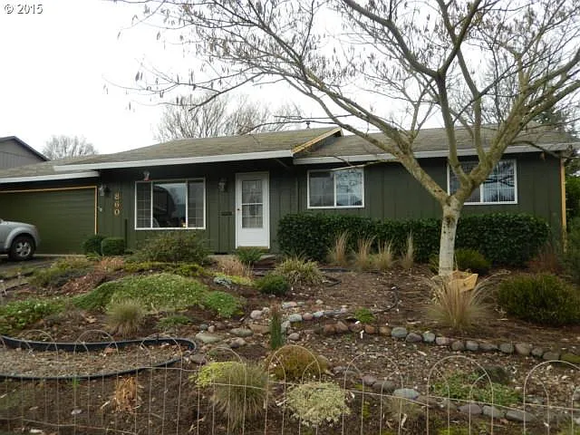 860 NE Josephine St photo 1