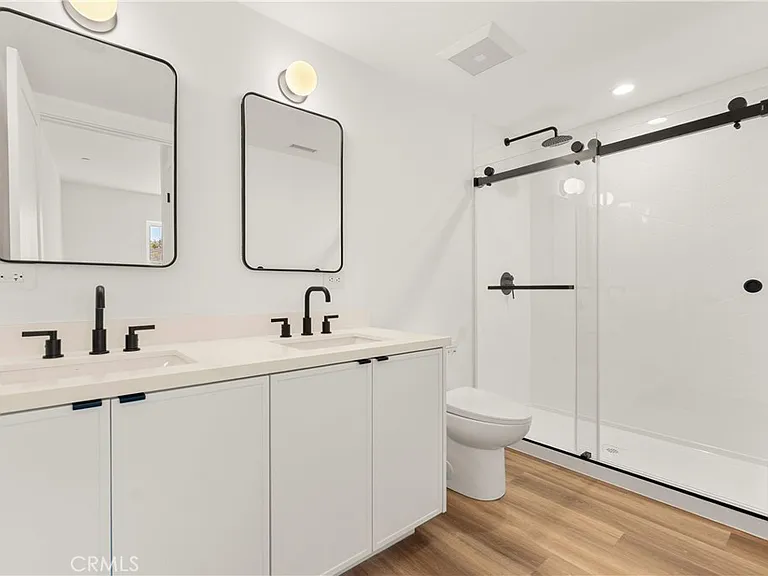 226 B Arena St — Photo 9