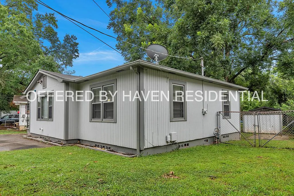 817 Meadow Dr NW — Photo 3