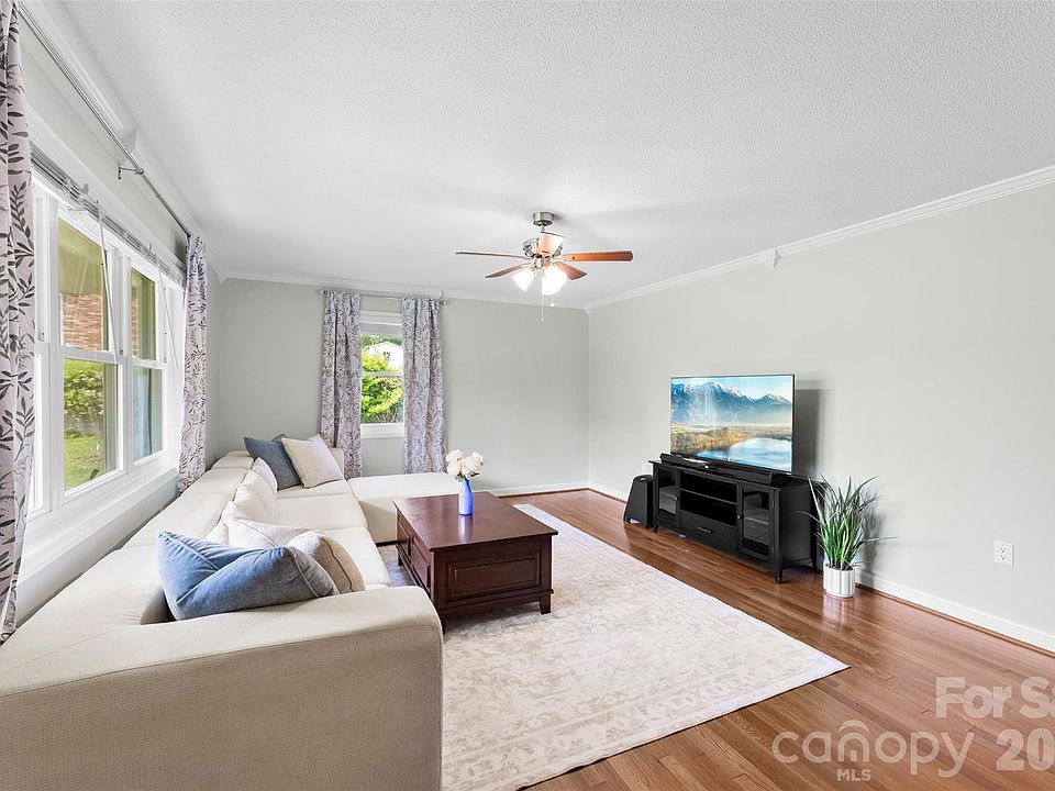 1st image of 2200 Simmons St