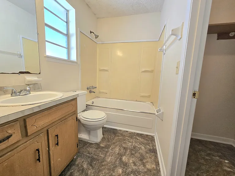 3230 Palmdale Ave — Photo 15