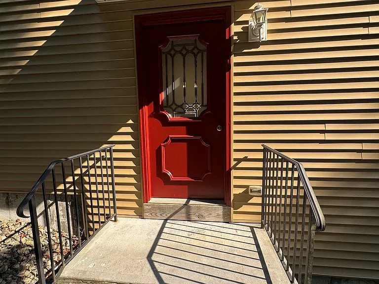 2 Reynolds Rd — Photo 2