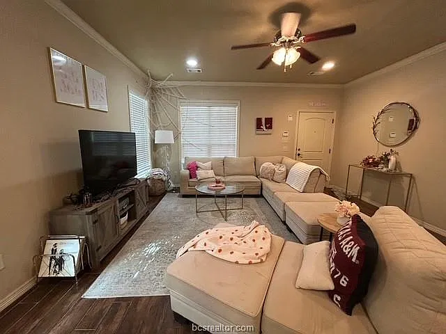 104 Richards Street - 1 — Photo 4