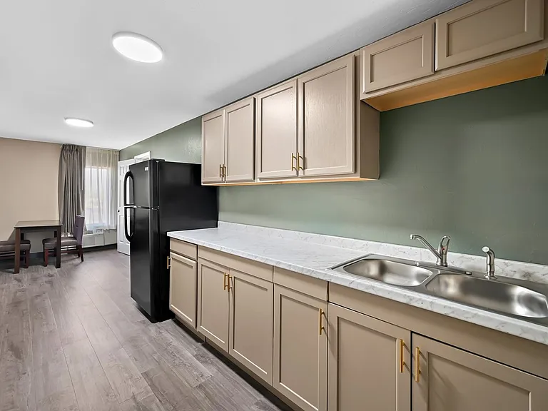 4760 S Cleveland Ave — Photo 6