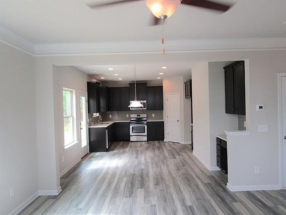4th image of 100 Tines Dr