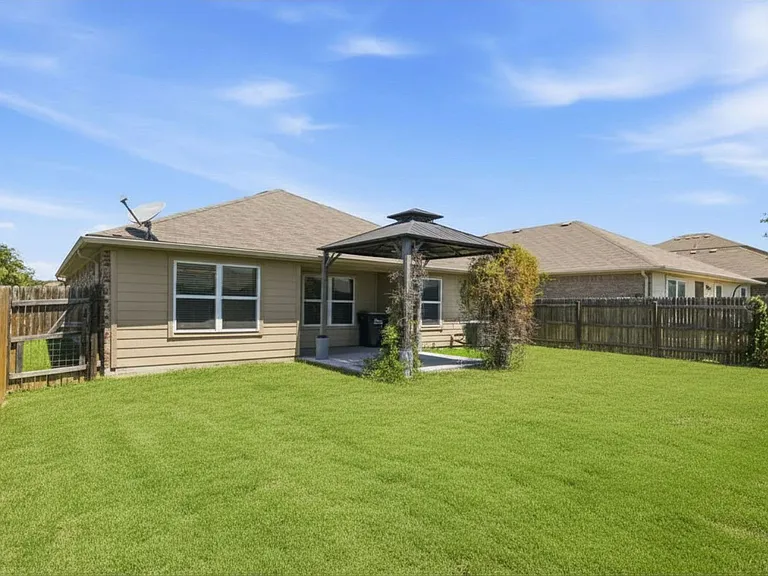 5813 Roderick Dr — Photo 23