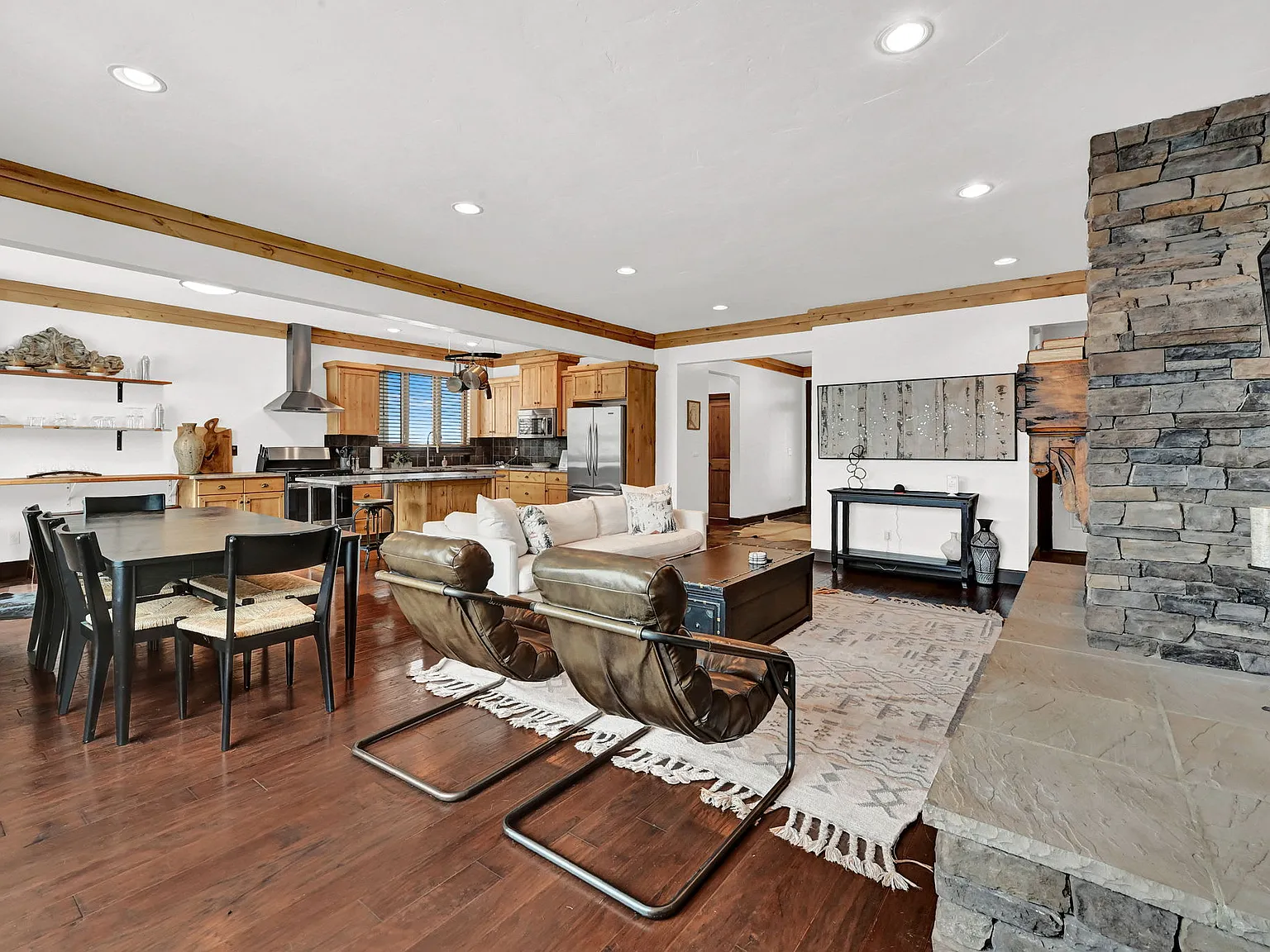 6 bed, 3800 sqft, $7,500 — Photo 4