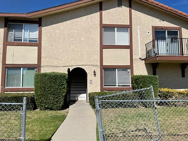 2 bed, 1.5 bath, 800 sqft, $2,350 — Photo 1