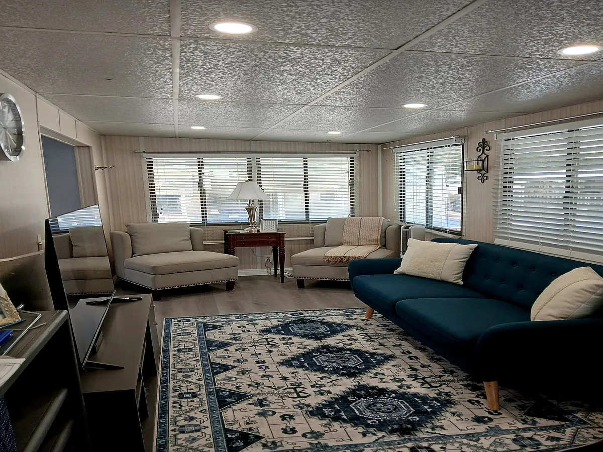 living room - 949 Acorn Dr #38-A