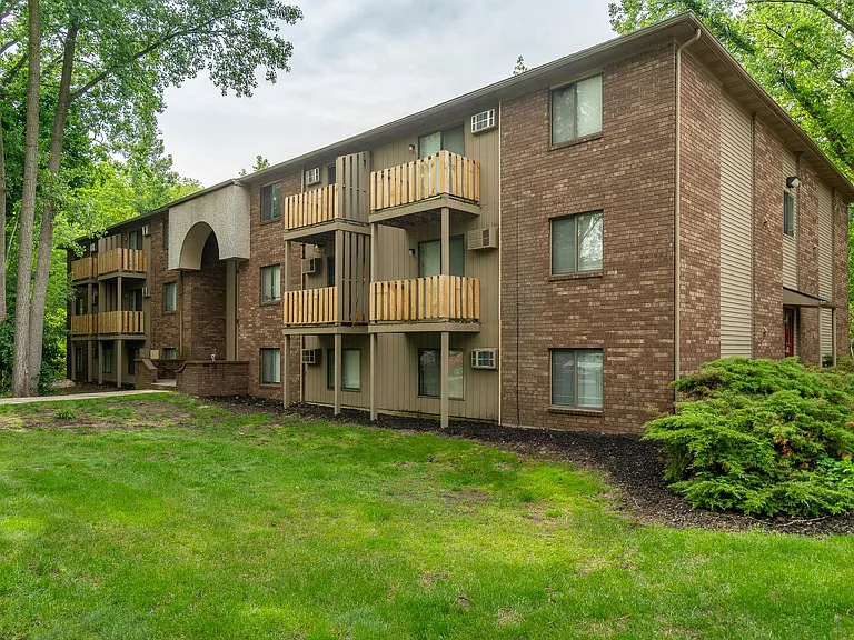 Oak Valley Apartments — Photo 11