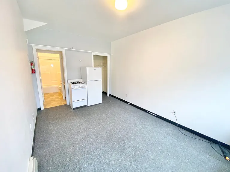 143 N Winooski Ave — Photo 10