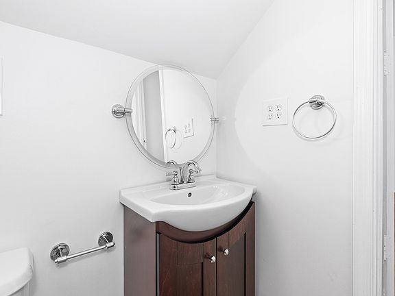 3rd image of 1201 Alder Ct