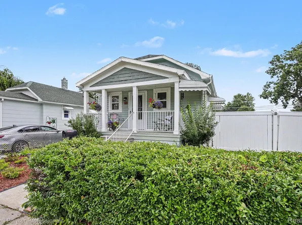 83 Gibbs St, Mount Clemens, MI 48043