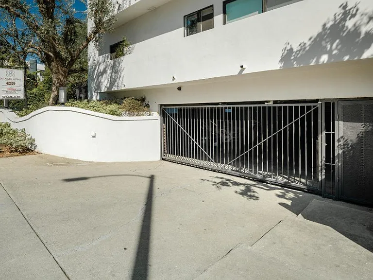 1450 Midvale — Photo 4