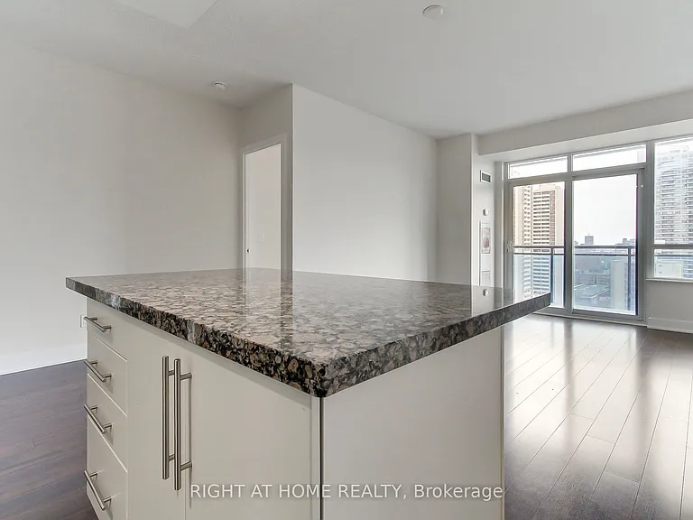 28 Linden St #1405 — Photo 21