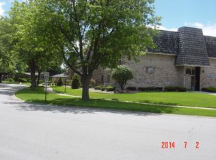 3235 S Manor Dr APT 102, Lansing, IL