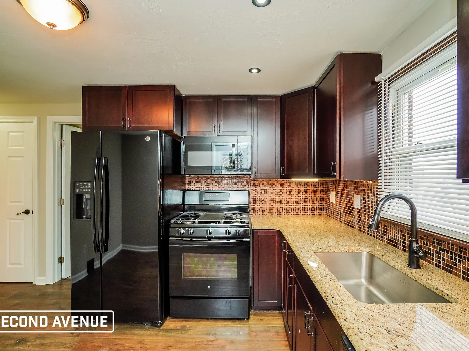 3 bed, 1.0 bath, 1594 sqft, $1,595 — Photo 4