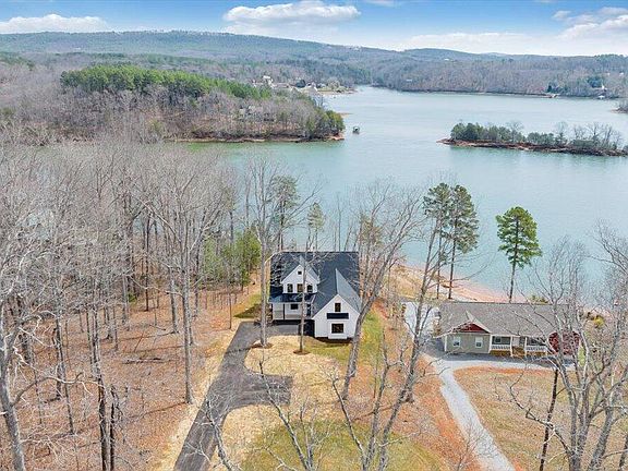 2nd image of 1216 Runaway Bay Rd