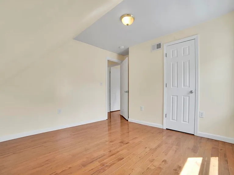 63 Albertina St — Photo 18