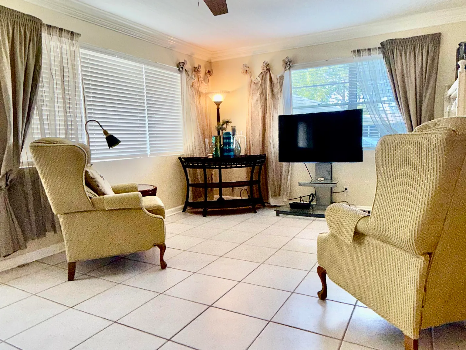 1 bed, 1.5 bath, 700 sqft, $1,900 — Photo 2