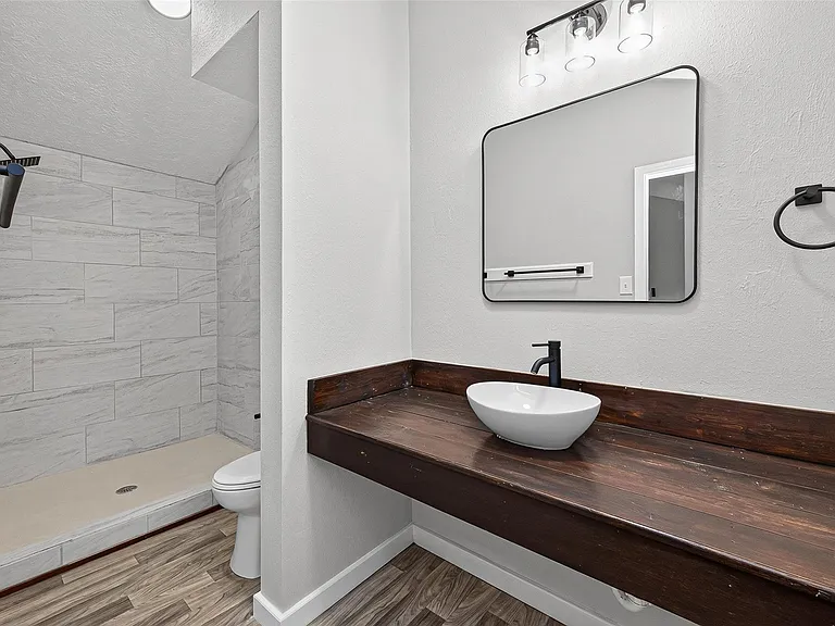 5693 Cessna Dr — Photo 23