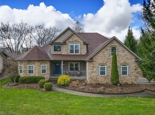 4398 Ridge Crest Dr, Akron, OH 44321