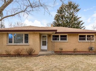 5355 S 114th St, Hales Corners, WI 53130