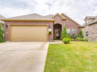 11337 Live Oak Creek Dr, Fort Worth, TX 76108