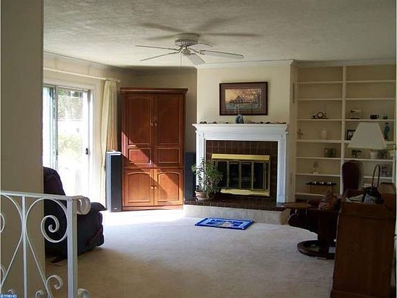 4th image of 1104 S Overhill Ct