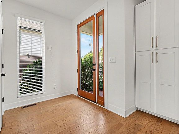 4th image of 2208 Millbank St