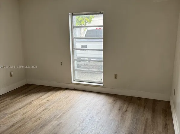 1305 W 46th St APT 124, Hialeah, FL 33012
