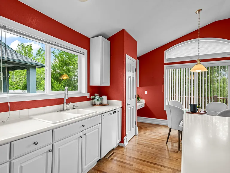 Kitchen with island