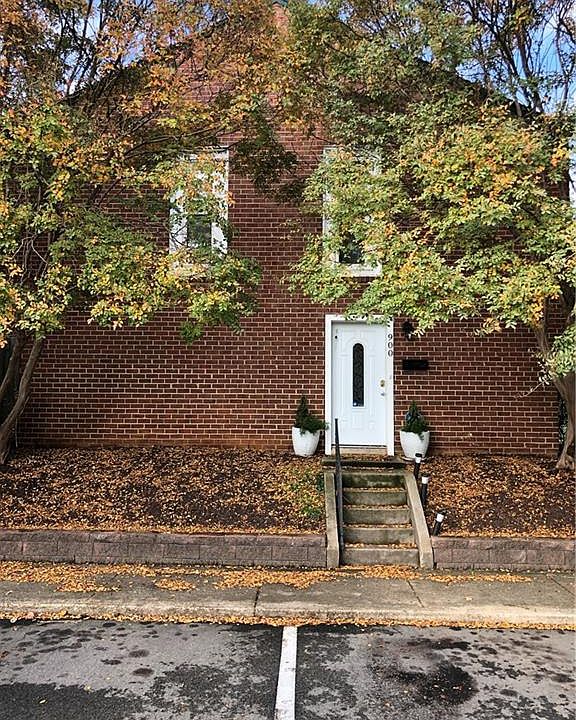 1st image of 900 Sturbridge Dr