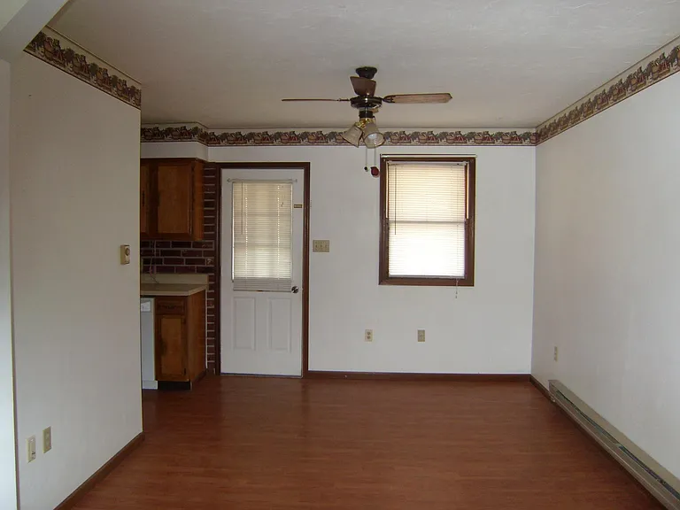 49 1/2 Meadowview Dr — Photo 8