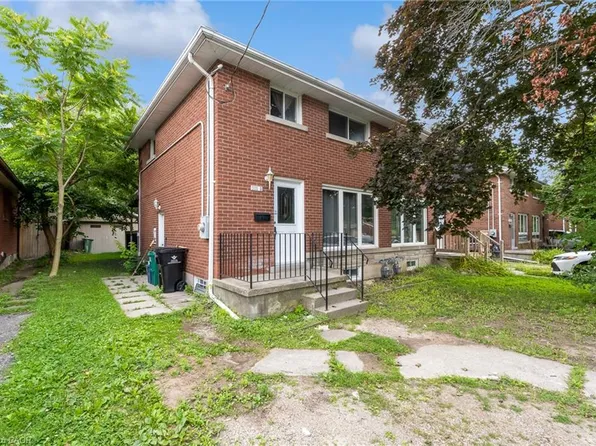 203 B Erb St E, Waterloo, ON N2J 1M7