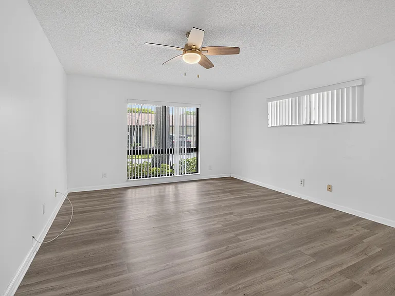 4944 Equestrian Cir #A — Photo 29