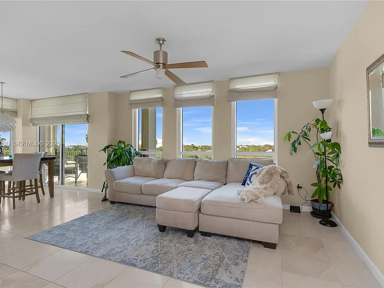 610 W Las Olas Blvd — Photo 1