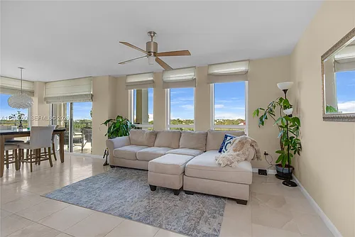 610 W Las Olas Blvd Photo 1